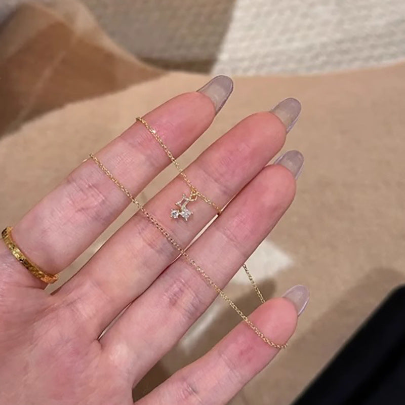 Collier Élégance Carrée – Zircon et Acier Inoxydable Doré