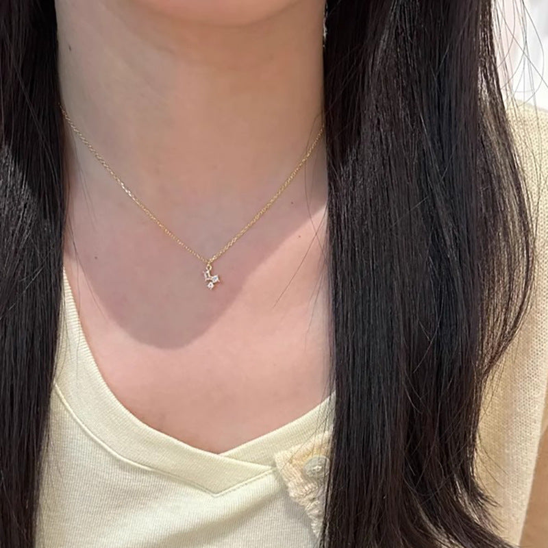 Collier Élégance Carrée – Zircon et Acier Inoxydable Doré
