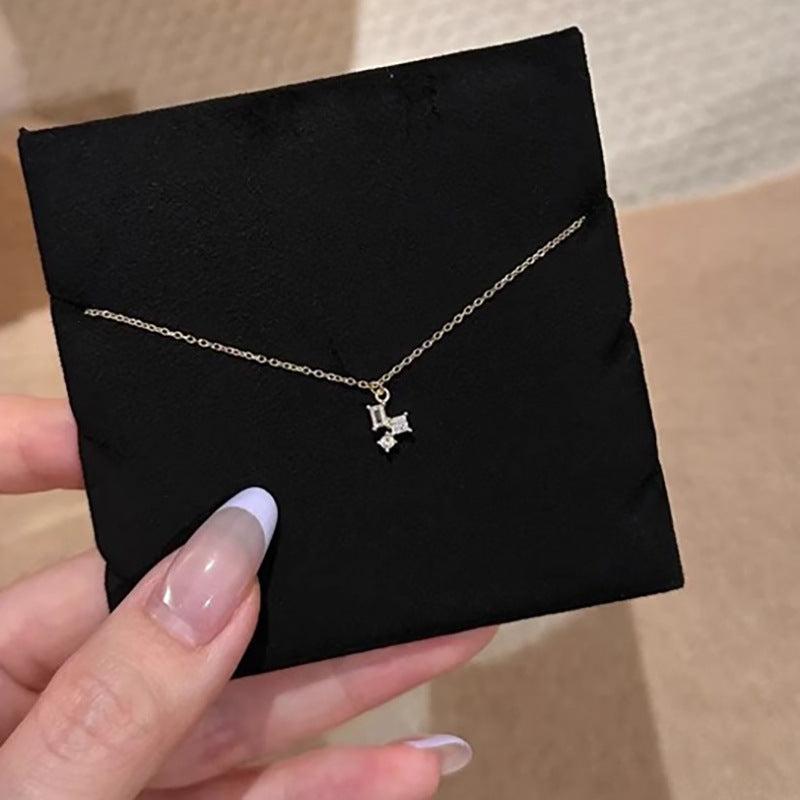 Collier Élégance Carrée – Zircon et Acier Inoxydable Doré